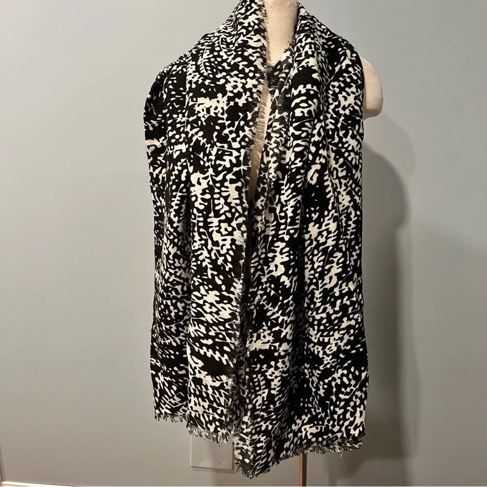 Who What Wear Black & White Floral Print Oversized Fringe Trim Scarf - Picture 2 of 5